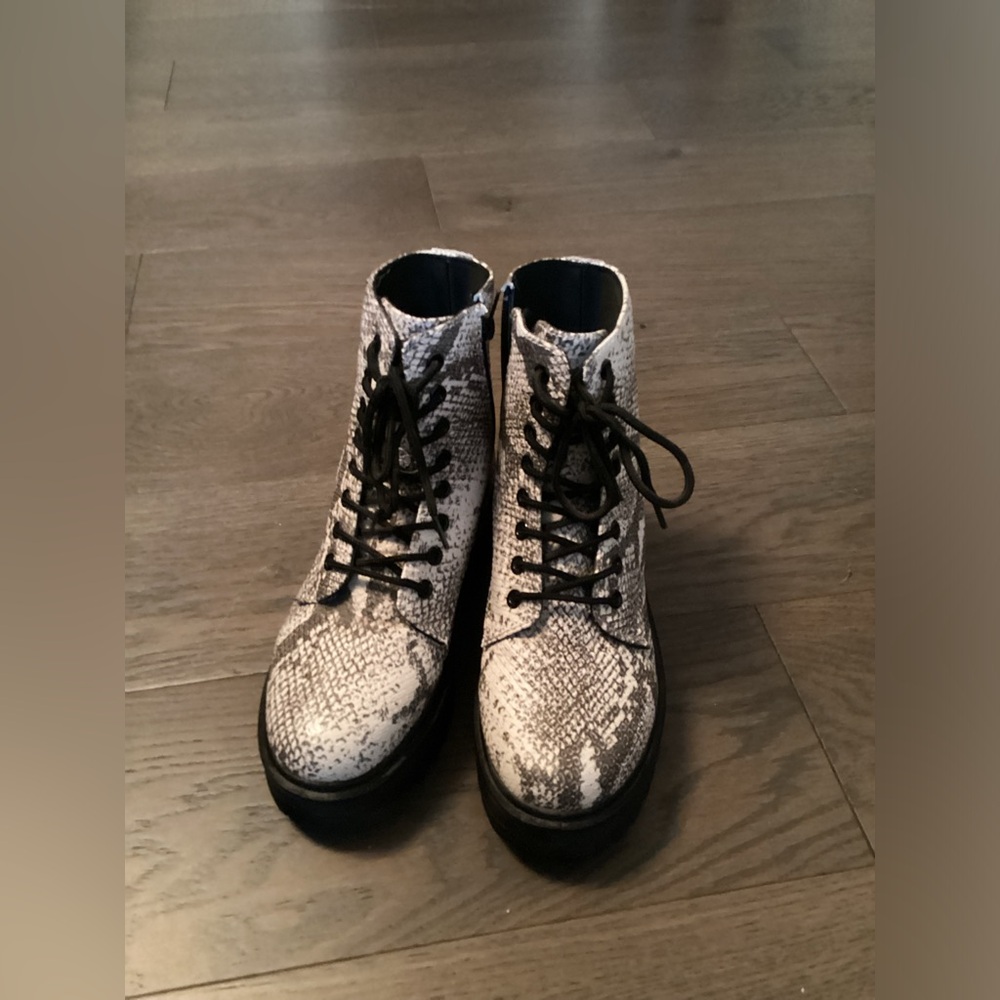 Qupid Ankle Boots